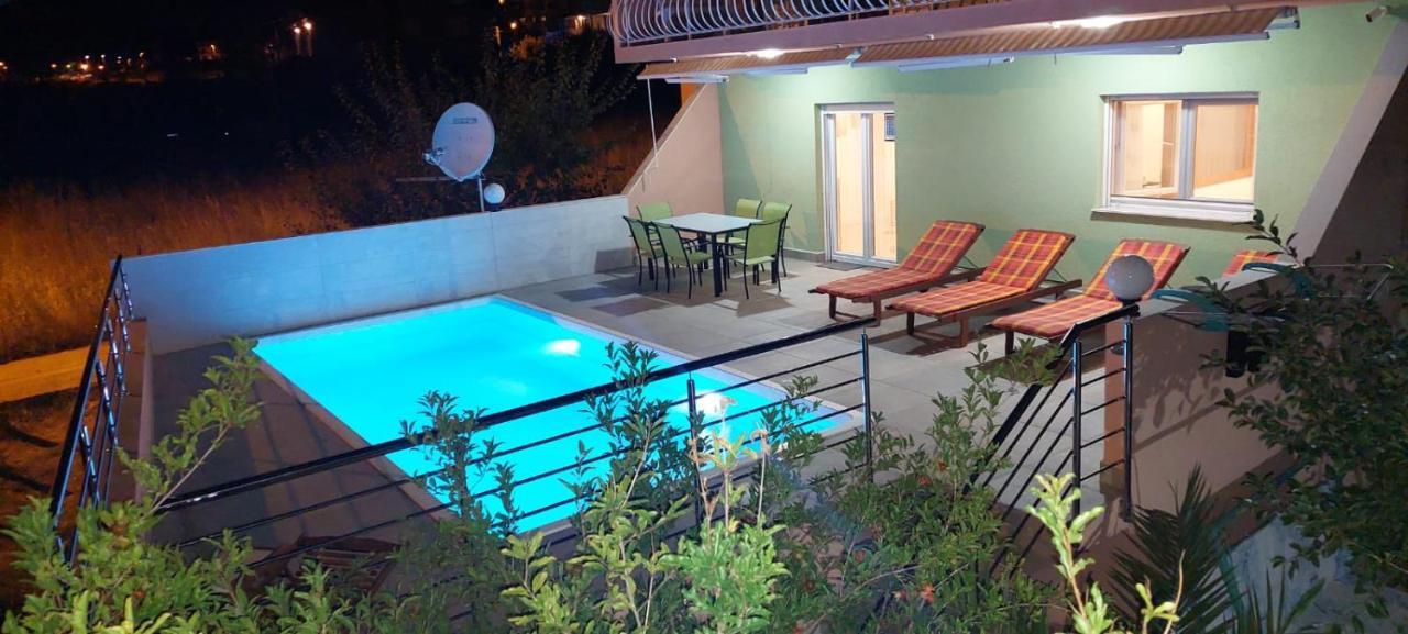 Apartment M&M With Private Pool Kucine Luaran gambar