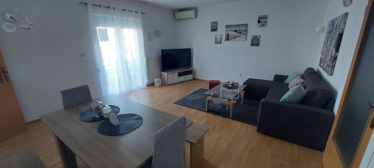 Apartment M&M With Private Pool Kucine Luaran gambar