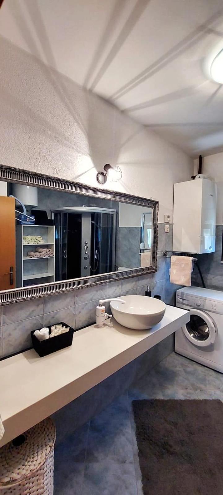 Apartment M&M With Private Pool Kucine Luaran gambar